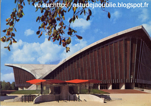Grenoble - Le Stade de Glace - Palais des Sports  Architectes: Robert Demartini, Pierre Junillion  Ingénieur: Nicolas Esquillan  Intégration: Jean Dewasne  Construction: 1967