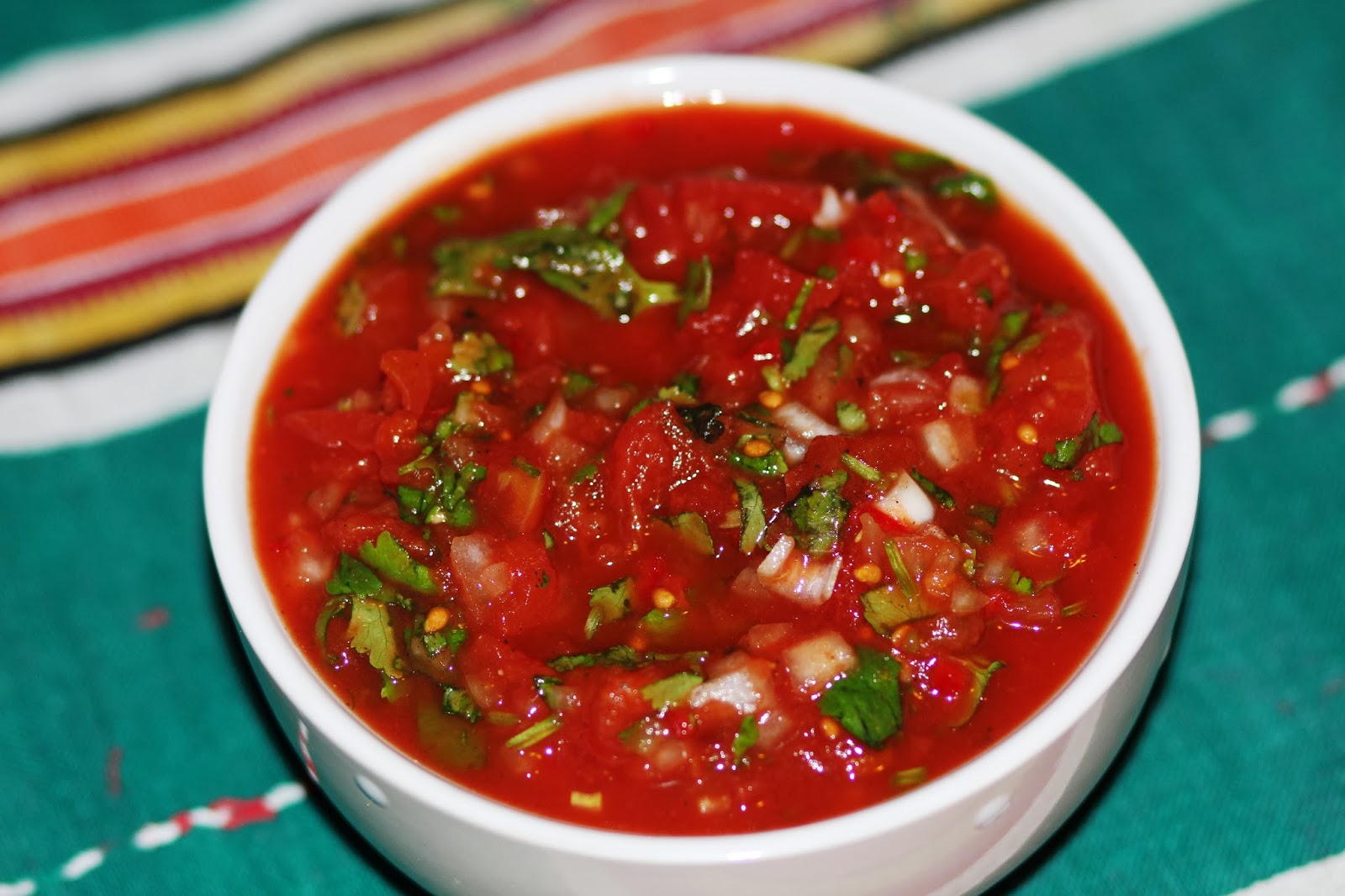 Узбекский соус. Соус сальса острый. Мексиканский острый соус сальса. Томатная сальса. Соус томатный мексиканский сальса.