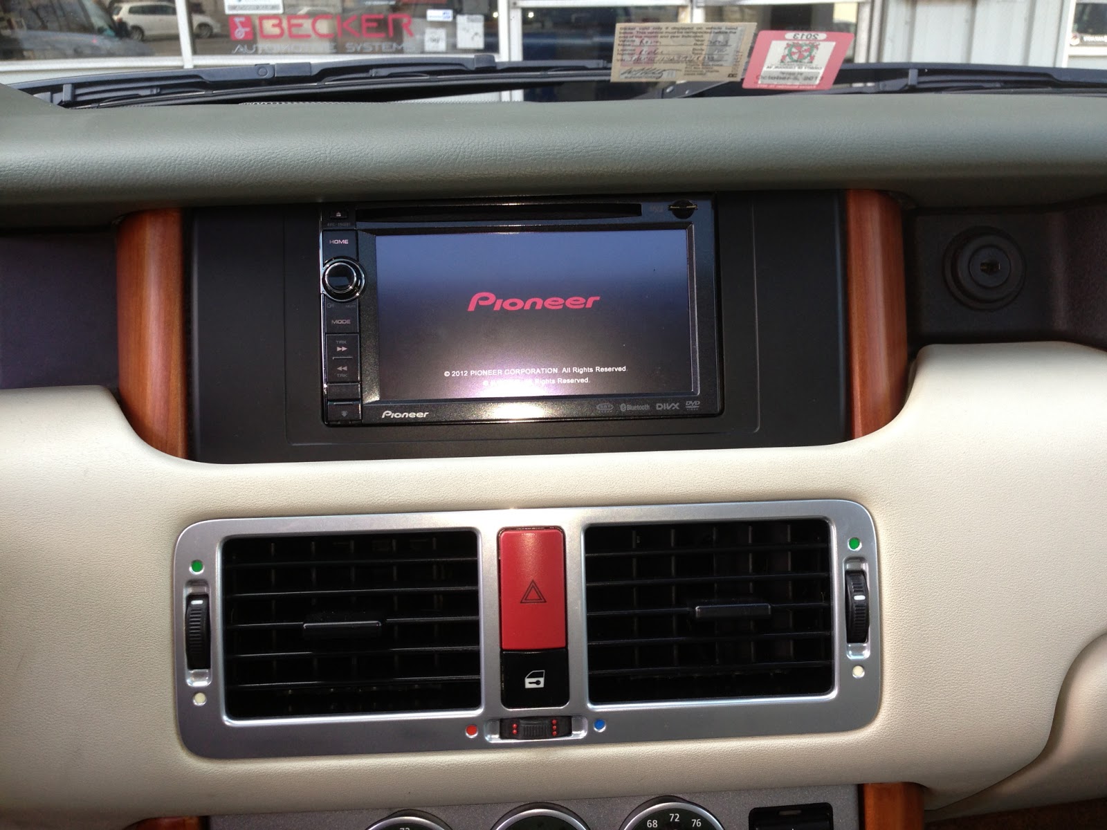 Hurleys Auto Audio Range Rover for Pioneer AVICX940BT with Backup Camera