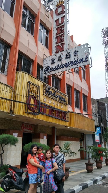 Everything What I Want To Share: Bandung With Family : Queen Restaurant