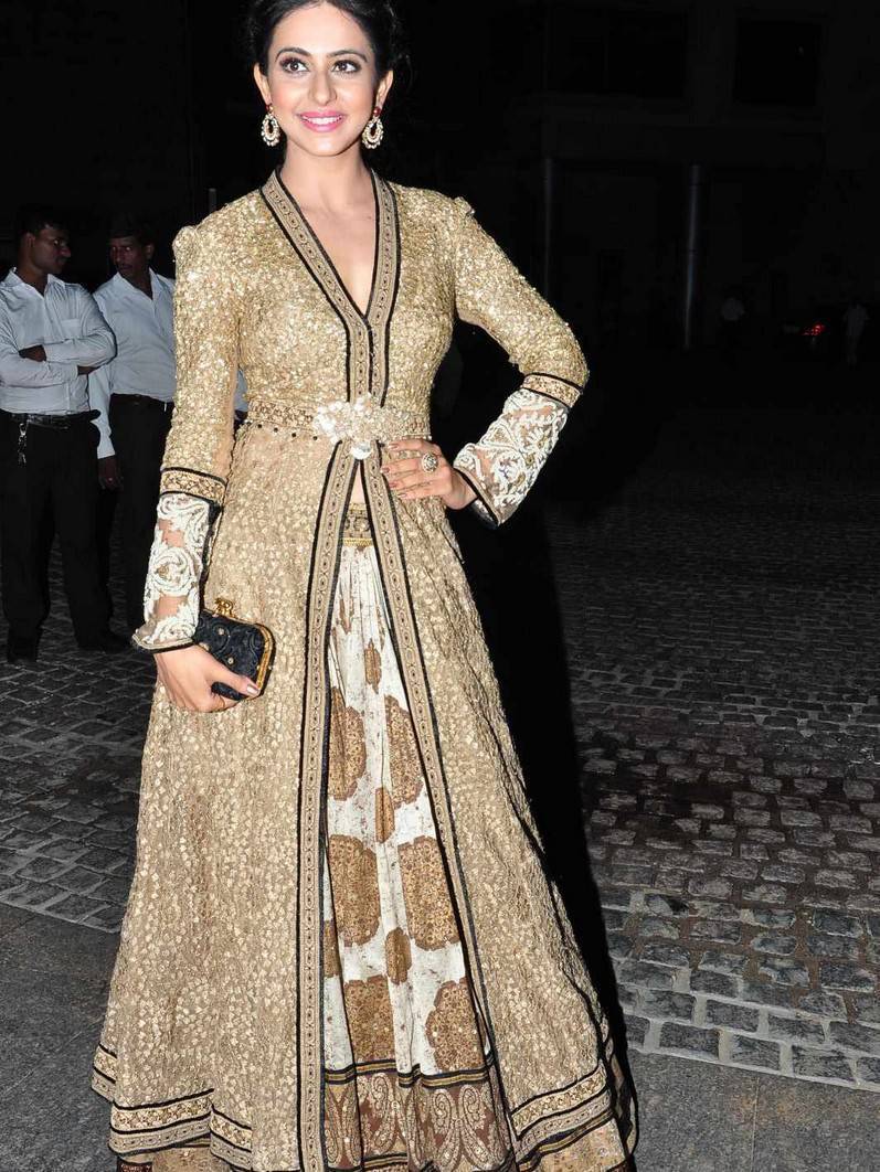 Filmfare-Awards-South 2016-actress-red-carpet-rakhul