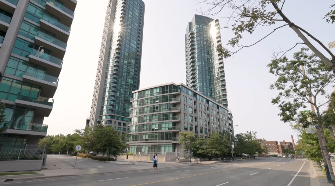 11 Interior Design Photos vs. 219 Fort York Blvd #521, Toronto Condo Tour