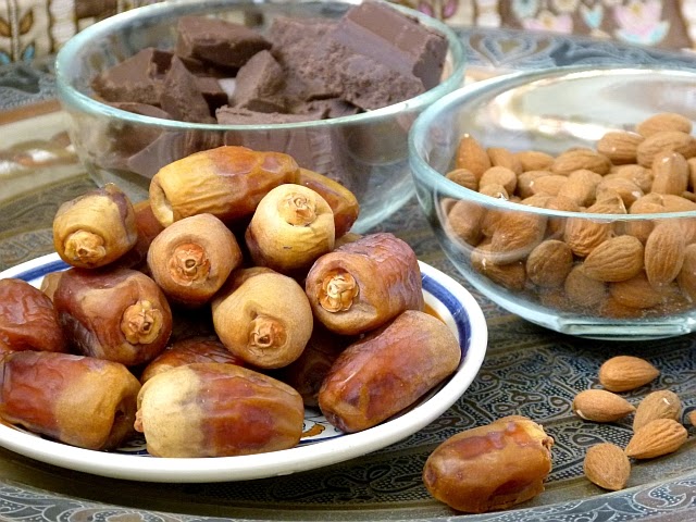 Datteln mit Mandeln und Schokolade - Balah bil Loz wa Schokolalata ...