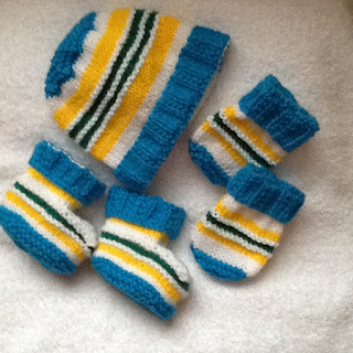 https://www.craftsy.com/knitting/patterns/cool-bright-baby-hat-mitten-bootie-set/295877