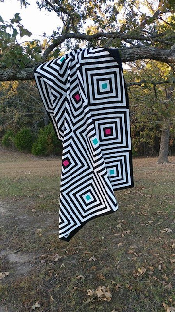 Black and white modern log cabin quilt in Curated Quilts