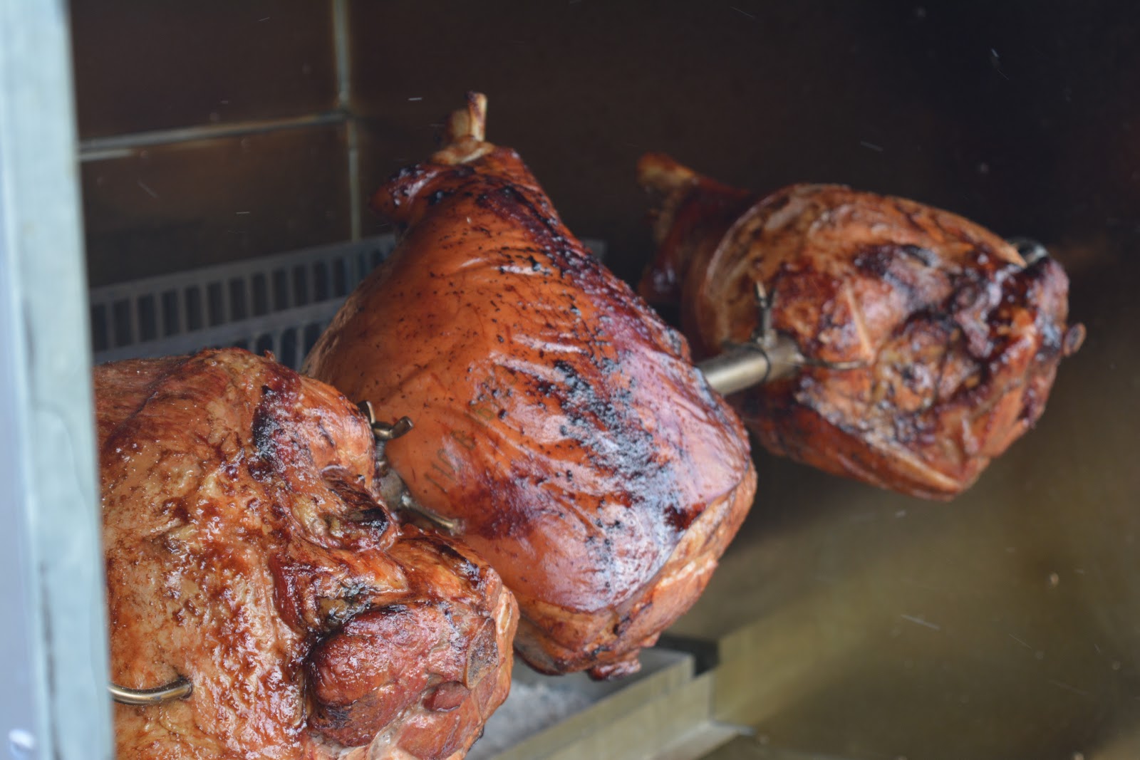 Jambon à La Broche Au Feu De Bois Traiteur les 4 Saisons: Jambon Broche au Feu de Bois