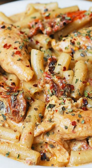 SUN-DRIED TOMATO PASTA WITH CHICKEN AND MOZZARELLA #sundried #tomato #pasta #pastarecipes #easypastarecipes #chicken #chickenrecipes #mozzarella SUN-DRIED TOMATO PASTA WITH CHICKEN AND MOZZARELLA #sundried #tomato #pasta #pastarecipes #easypastarecipes #chicken #chickenrecipes #mozzarella