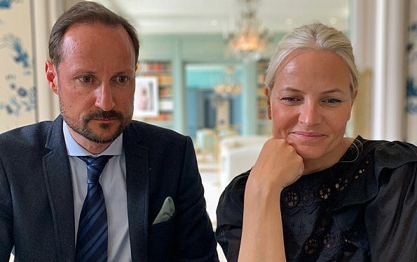 Crown Princess Mette Marie wore a navy ruffle half sleeve blouse by Pia Tjelta. Dr. Tore Godal and Frederik Kristensen