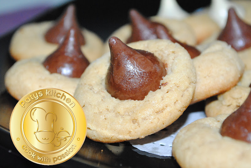 PATYSKITCHEN PEANUT BUTTER BLOSSOM COOKIES