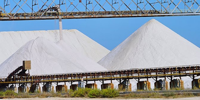 Ironi, Negara Maritim Tapi Malah Impor 75.000 ton Garam dari Australia Ironi, Negara Maritim Tapi Malah Impor 75.000 ton Garam dari Australia