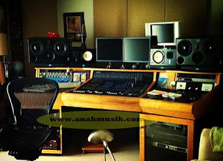 Spesifikasi Komputer Untuk Studio Rekaman Sederhana Spesifikasi Komputer Untuk Studio Rekaman Sederhana