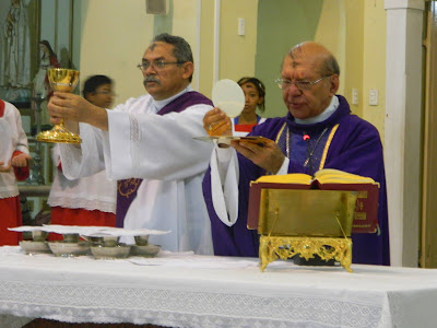 Resultado de imagem para foto de quarta-feira de cinzas na catedral de teresina