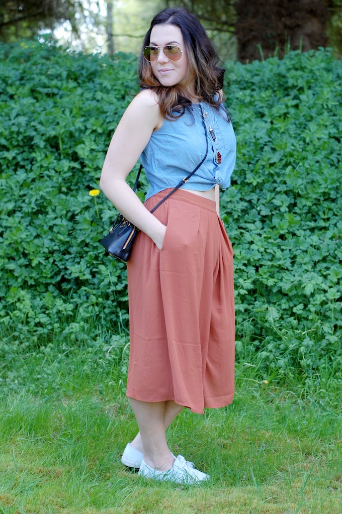 Aritzia crop top and Forever 21 culottes outfit by Vancouver fashion blogger Aleesha Harris of Covet and Acquire.