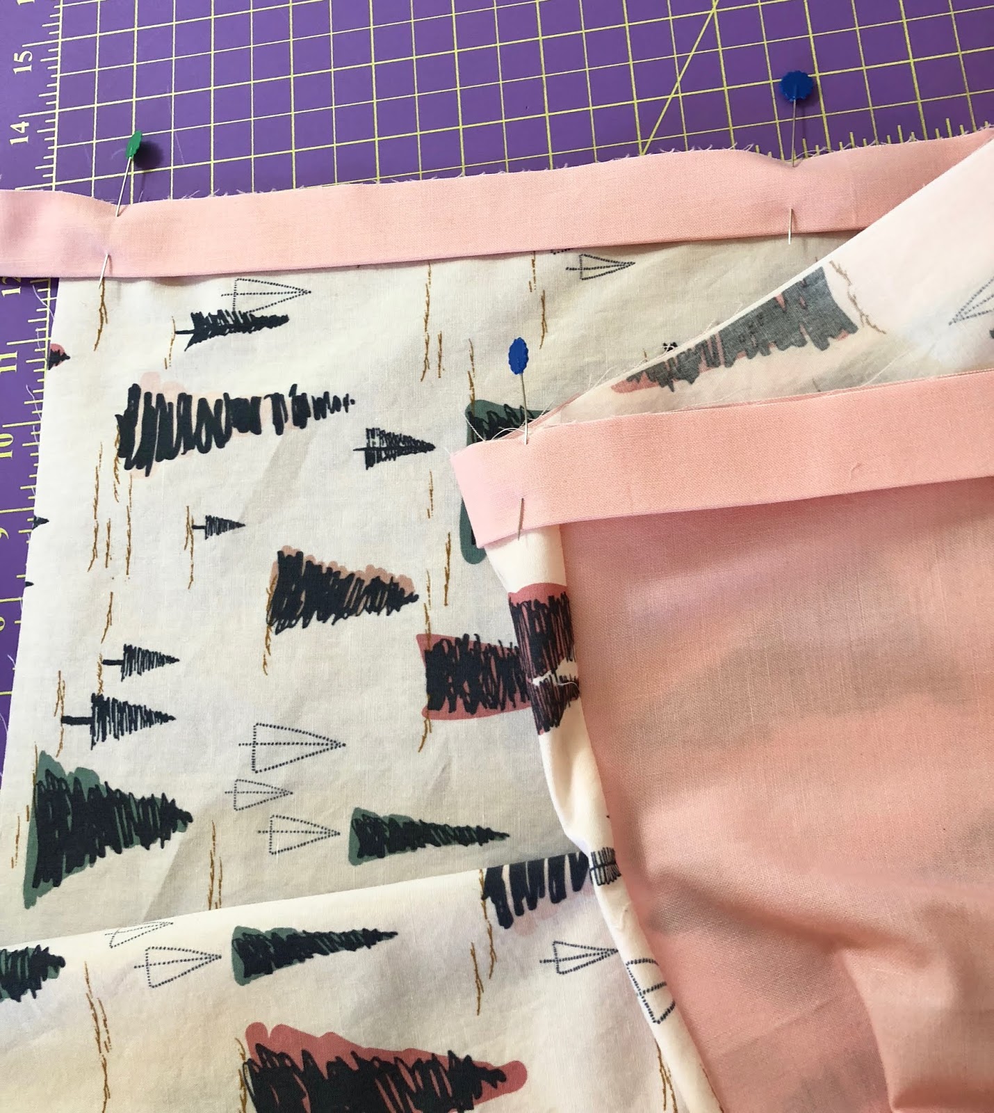 she can quilt Holiday Pillowcase Tutorial Three Styles A FAL Tutorial