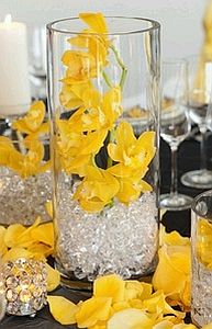 Decoracion con Flores Sumergidas Amarillas, Centros de Mesa