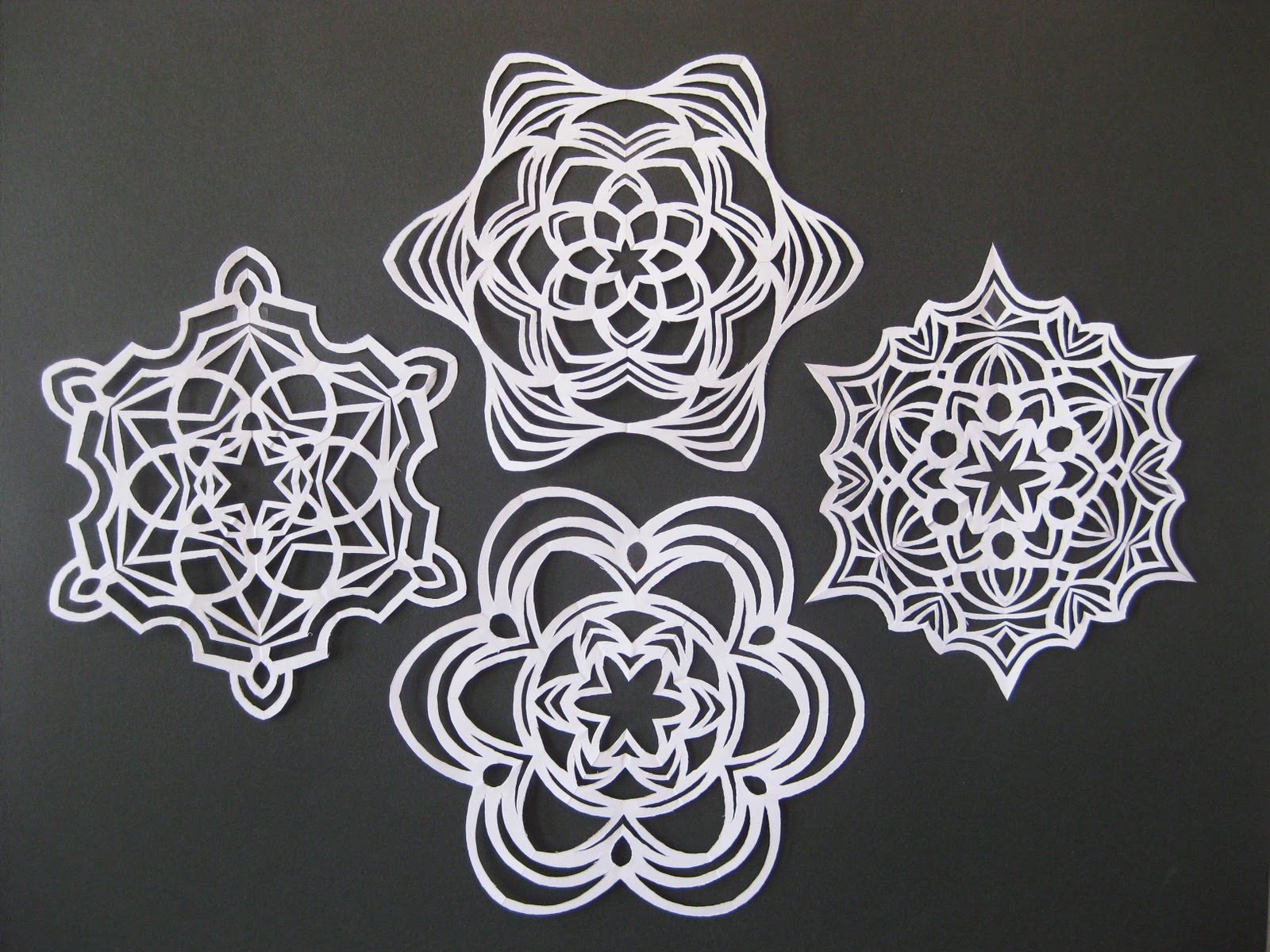 Free patterns and images of paper snowflakes by D.C. Stredulinsky
