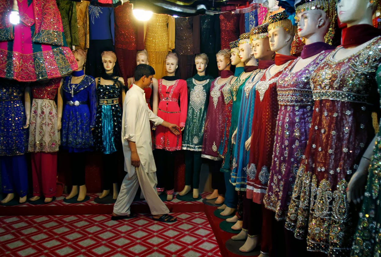 Таджикский индийский. Магазин индийской одежды. Одежда из Индии. Таджикские платья. Таджикская женская одежда.