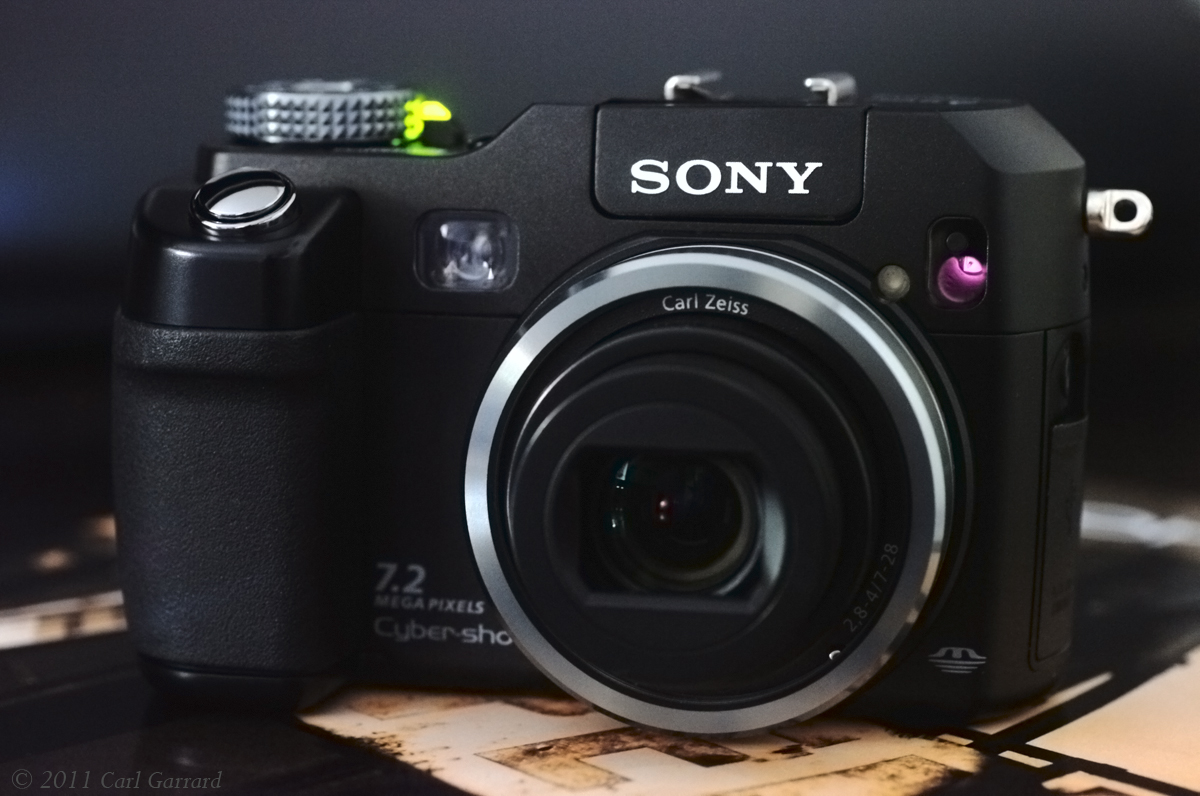PHOTOGRAPHIC CENTRAL: Sony Cybershot DSC-V3 Review- A Cybershot Powerhouse