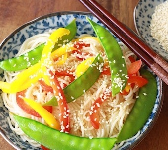 sesame soba ramen noodles with sesame seeds