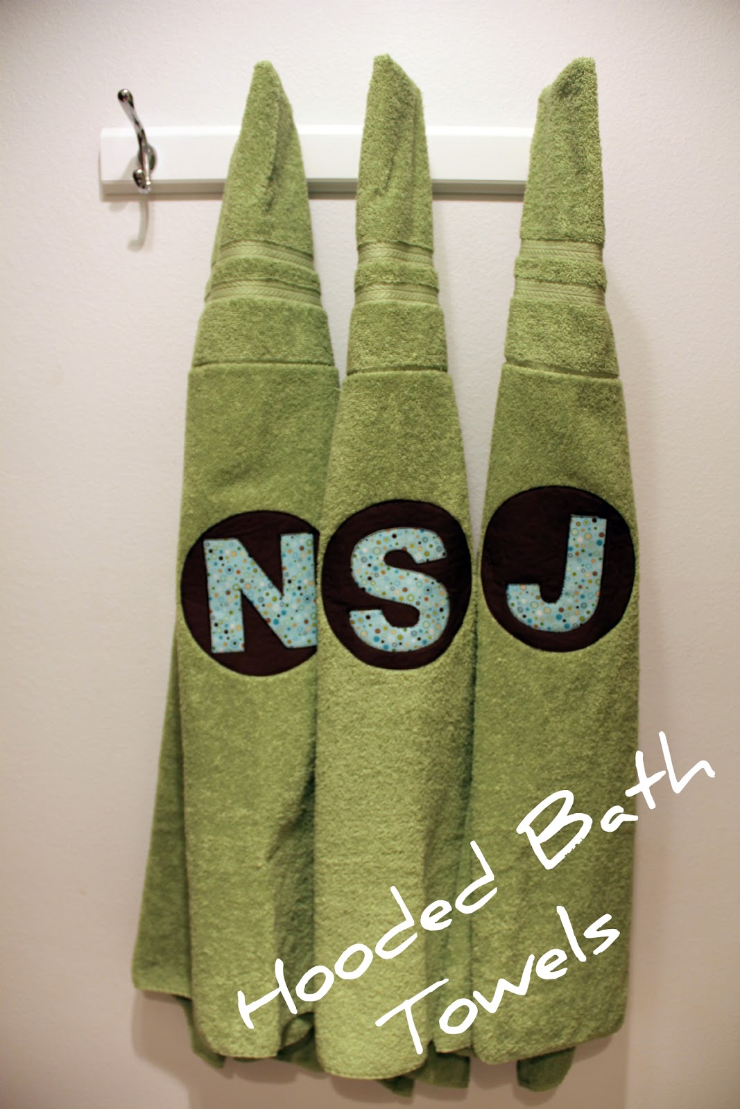 Kisses Come in Twos Hooded Bath Towels