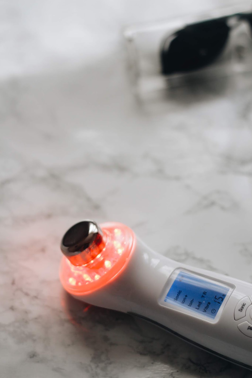 Domowe urządzenie, ultradźwięki, światło led, jonoforeza. Kombajn