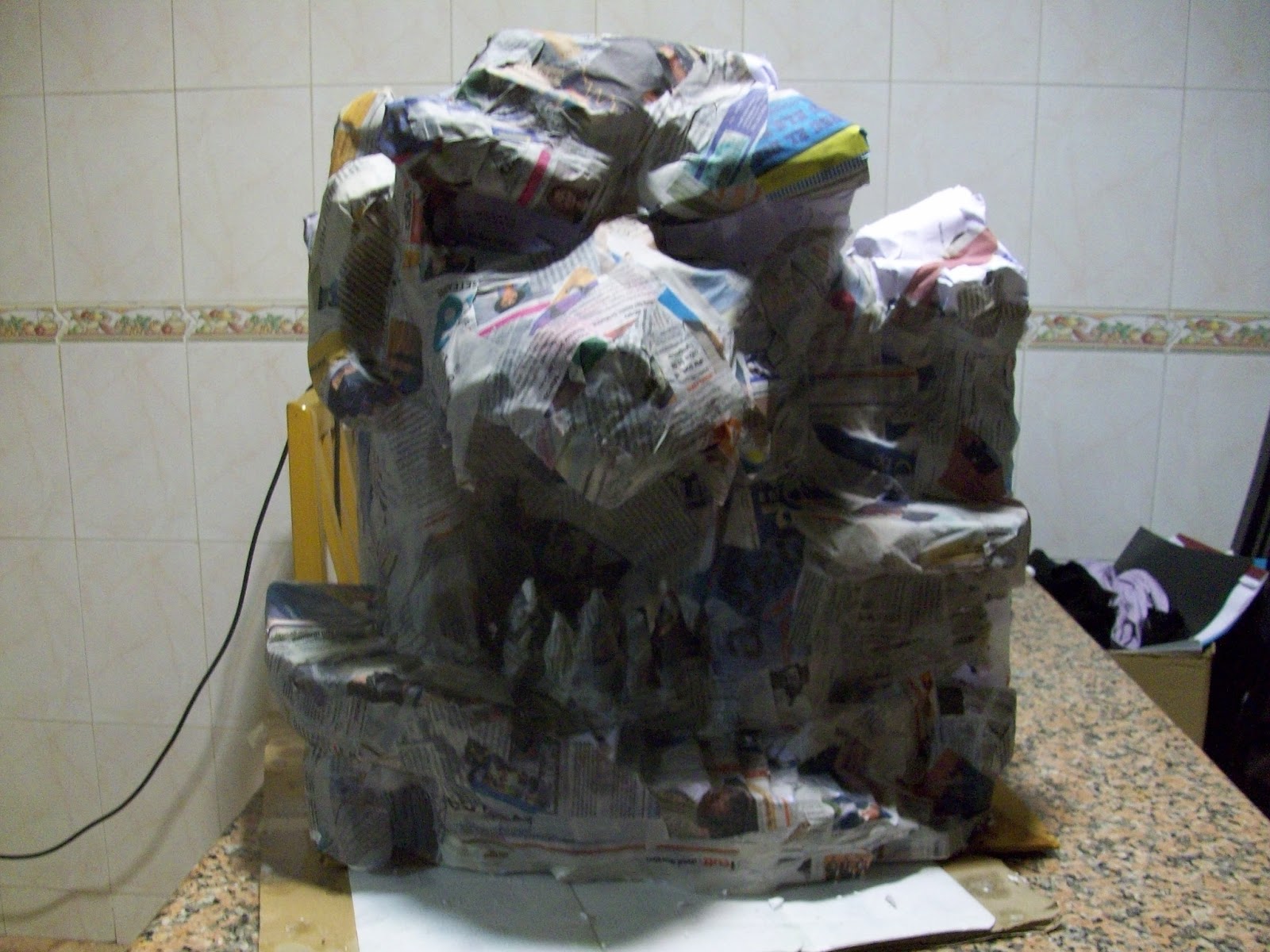 MANUALIDADES CON SCULPEY: Una montaña de papel maché