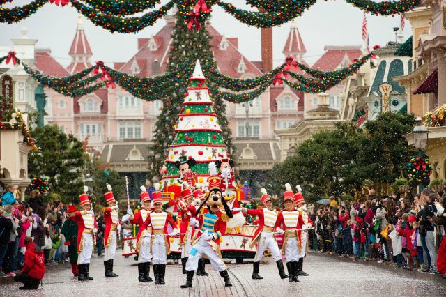 Disneyland Paris - Magia del Natale - Parata - Poracci In Viaggio disneyland-paris-magia-del-natale-poracci-in-viaggio