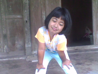 Foto Anak Kecil Berpose Model Terkenal | photo model online