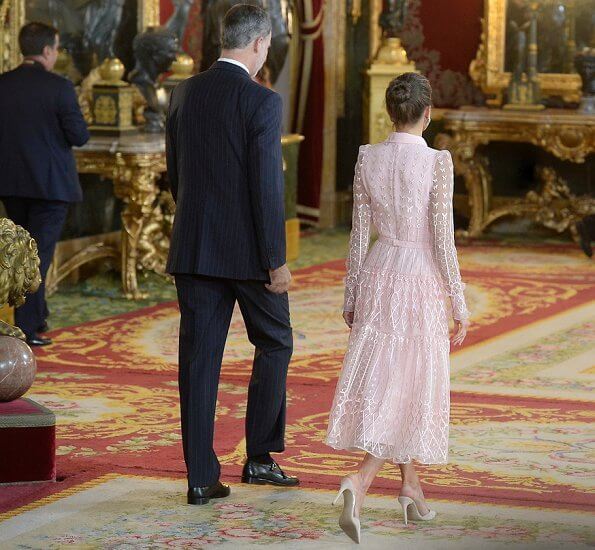 LOS REYES PRESIDEN EL DÍA DE LA HISPANIDAD, 12/10/2019 - Página 3 Letizia-6