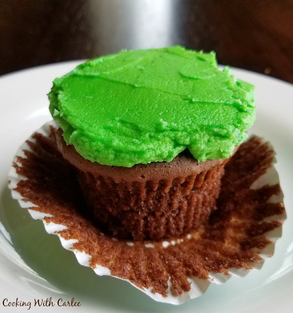 Super special and chocolaty cupcakes can be yours. This doctored up cake mix cupcake recipe is a perfect way to get great results without too much effort!