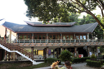 rumah adat rumsram rumah adat rumsram