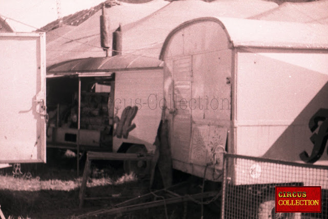roulottes et générateur du  Cirque Franz Althoff 1967