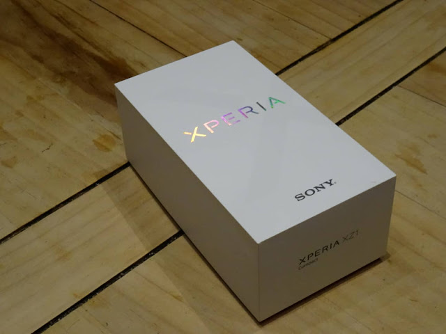 Jag unboxar Xperia XZ1 Compact