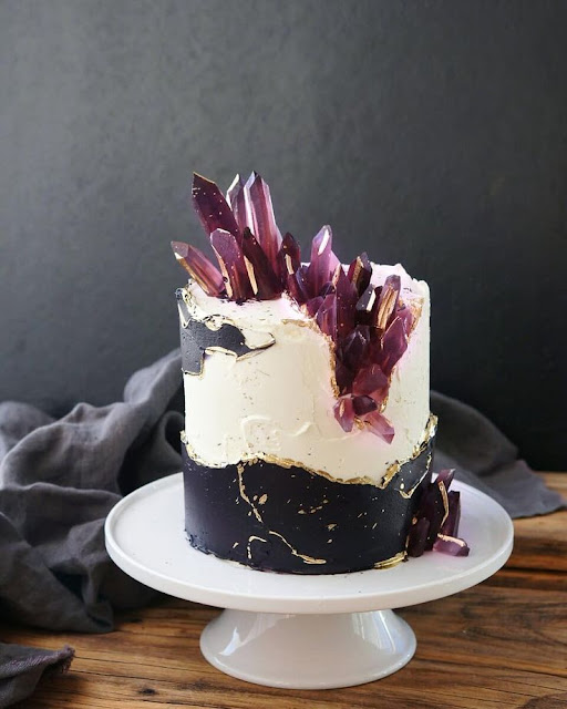 K'Mich Weddings - wedding planning - wedding cake ideas - abstract cake with crystals - instagram