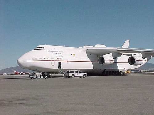 World Of Wallpapers Biggest Plane In The World world-of-wallpapers-biggest-plane-in-the-world