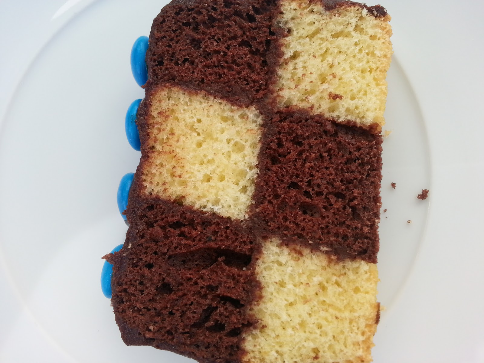 Gâteau en couleurs et noir et blanc :-O - By Maman Superbesse