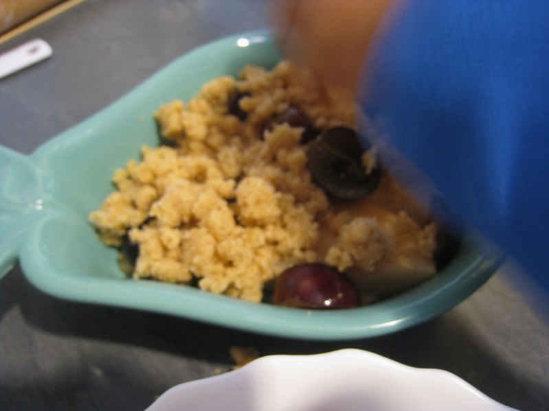 Kazuo: Felders Lektion 4: Trauben-Birnen-Crumble mit Crumble-Teig