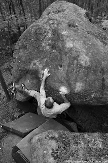 Xavier à l'assaut du Surplomb de la Coquinette, 7A+, Franchard Xavier à l'assaut du Surplomb de la Coquinette, 7A+, Franchard