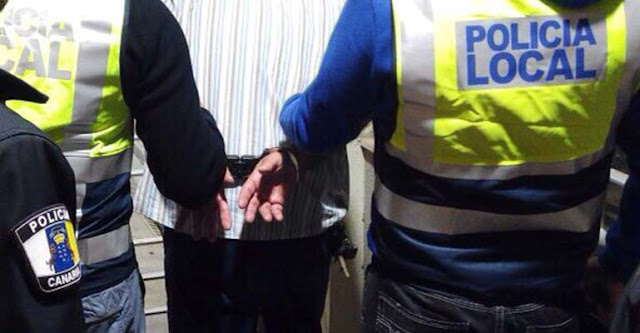 Detenido un hombre de nacionalidad marroquí por robo con violencia a un compatriota en la calle Ripoche de Las Palmas de Gran Canaria/ Foto @PoliciaLPA Detenido un hombre de nacionalidad marroquí por robo con violencia a un compatriota en la calle Ripoche de Las Palmas de Gran Canaria/ Foto @PoliciaLPA