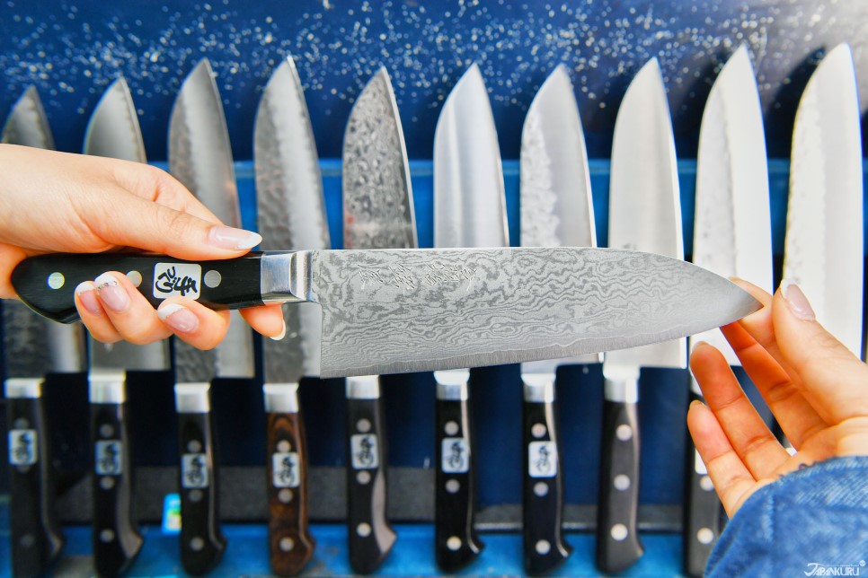 JAPANKURU Shopping in Tokyo's Kappabashi Street 🗡 Knife Shopping in Kappabashi at a Famous