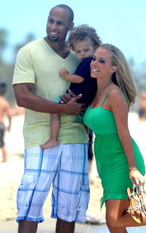 Hot On World Kendra Wilkinson And Hank Baskett S At Beach Playdate Gadget Review