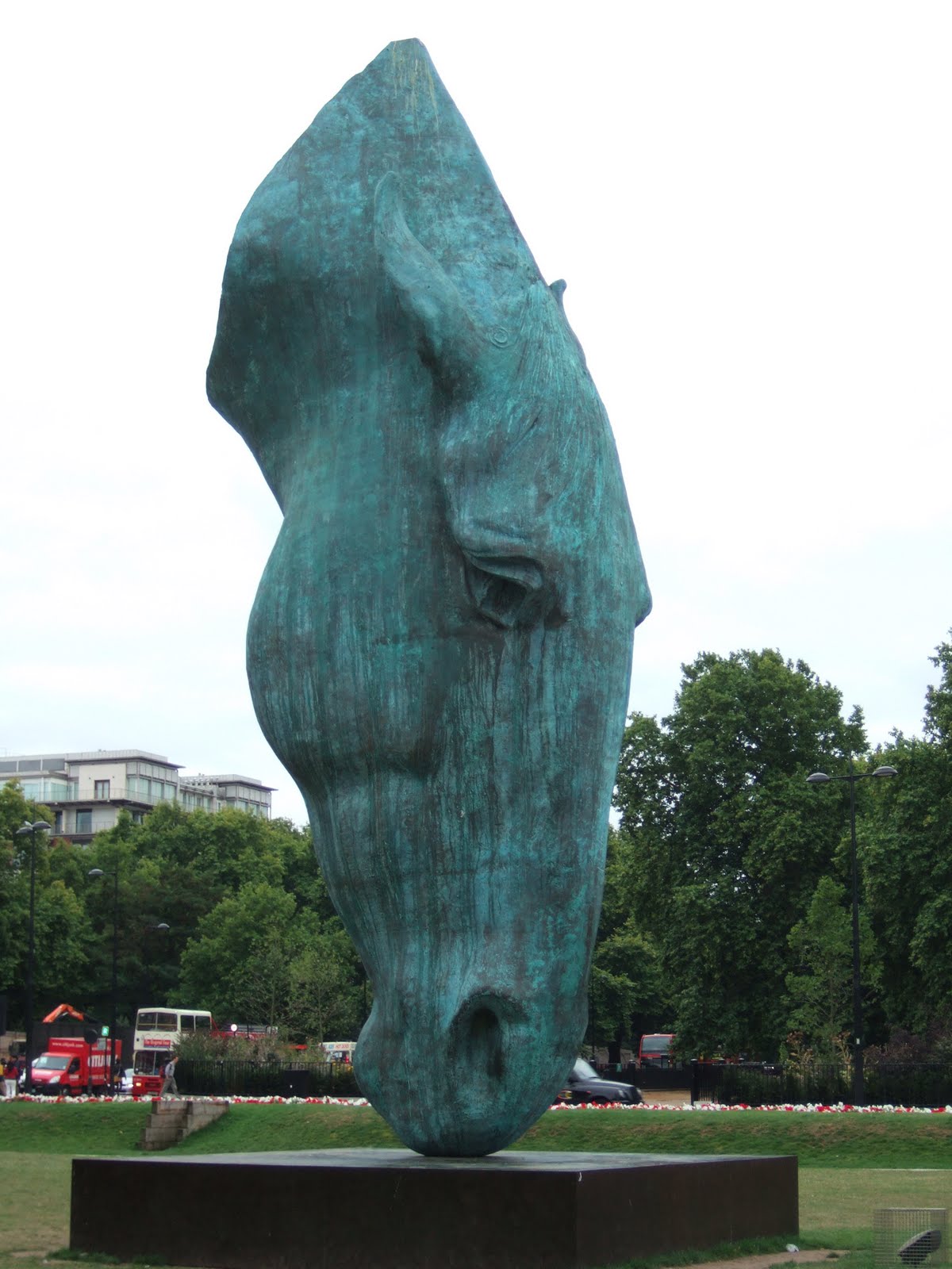 PHOTOS2PLEASEU HORSE HEAD STATUE, LONDON