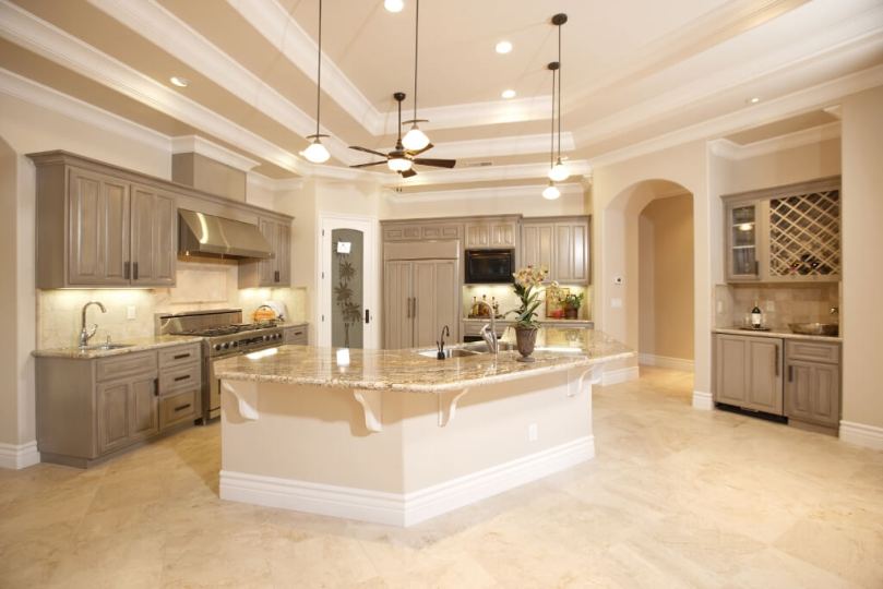 cocina-con-suelo-travertino-3