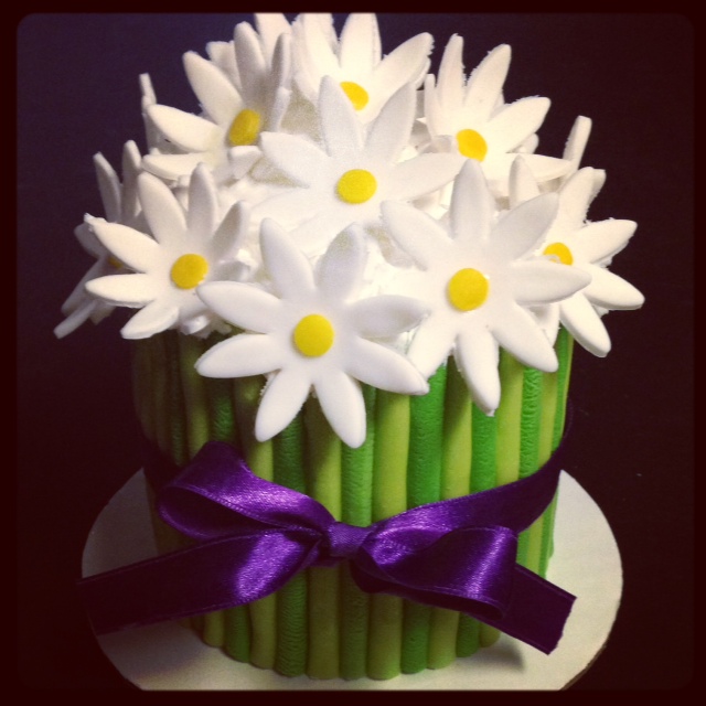 incrediBundts & More Daisy Bouquet Cake