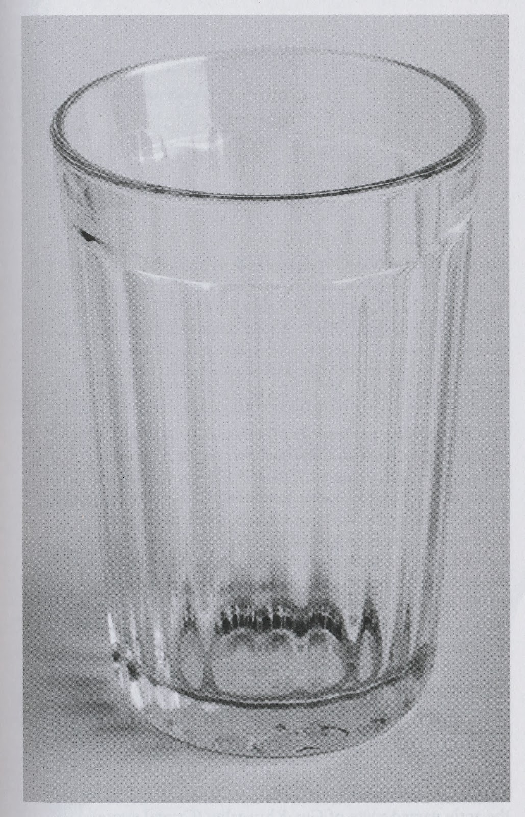Объем стакана воды. 100 Мл воды в граненом стакане. Гранёный стакан 200гр. 150 Мл воды в граненом стакане. 100 Граммовый граненый стакан.