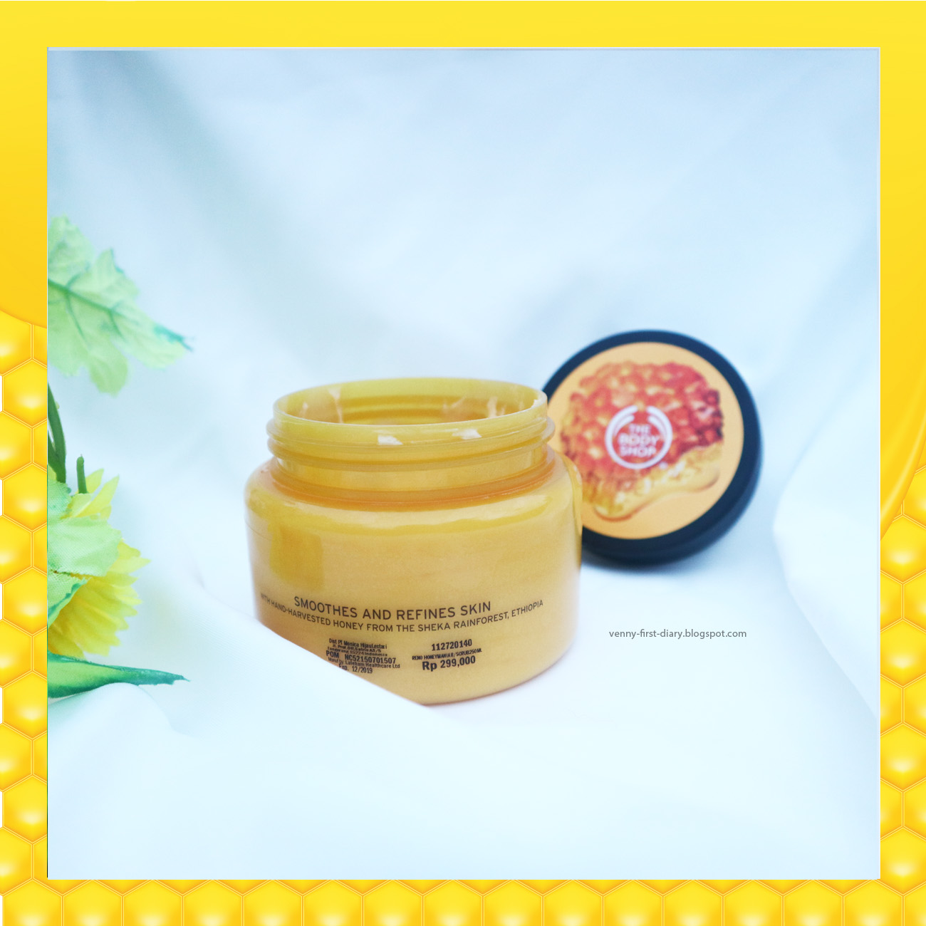 Kulit halus dengan The Body Shop Honeymania Body Scrub Venny Firstyani