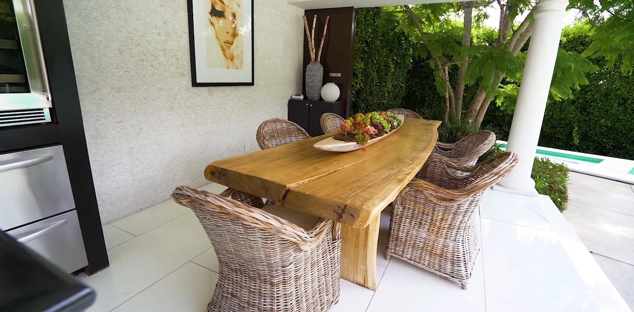 27 Interior Design Photos vs. Tour 1124 Marilyn Dr, Beverly Hills, CA