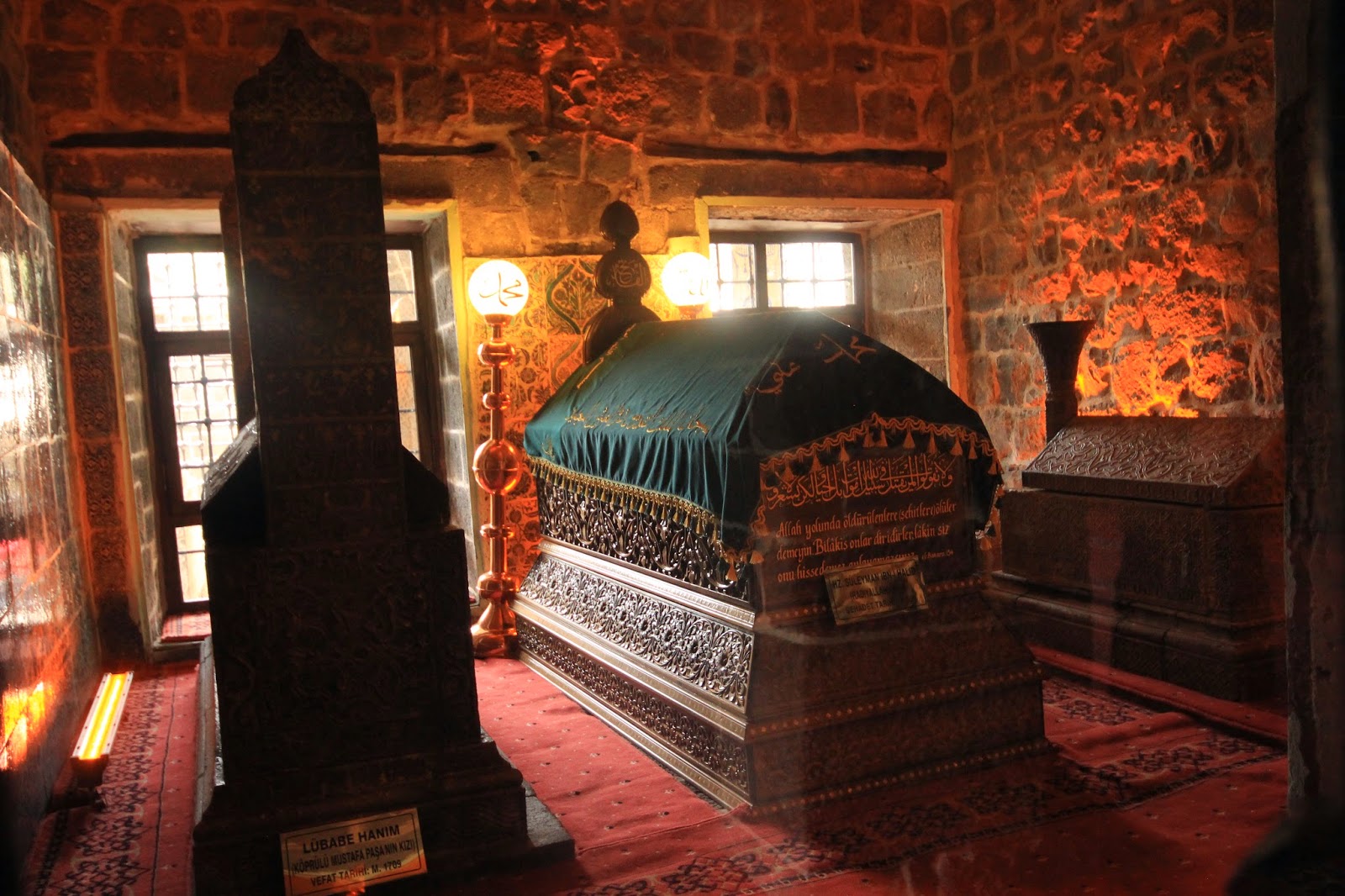 Diyarbakırlı kadınlar Peygamberlerin kabri için ördü Diyarbakırlı kadınlar Peygamberlerin kabri için ördü