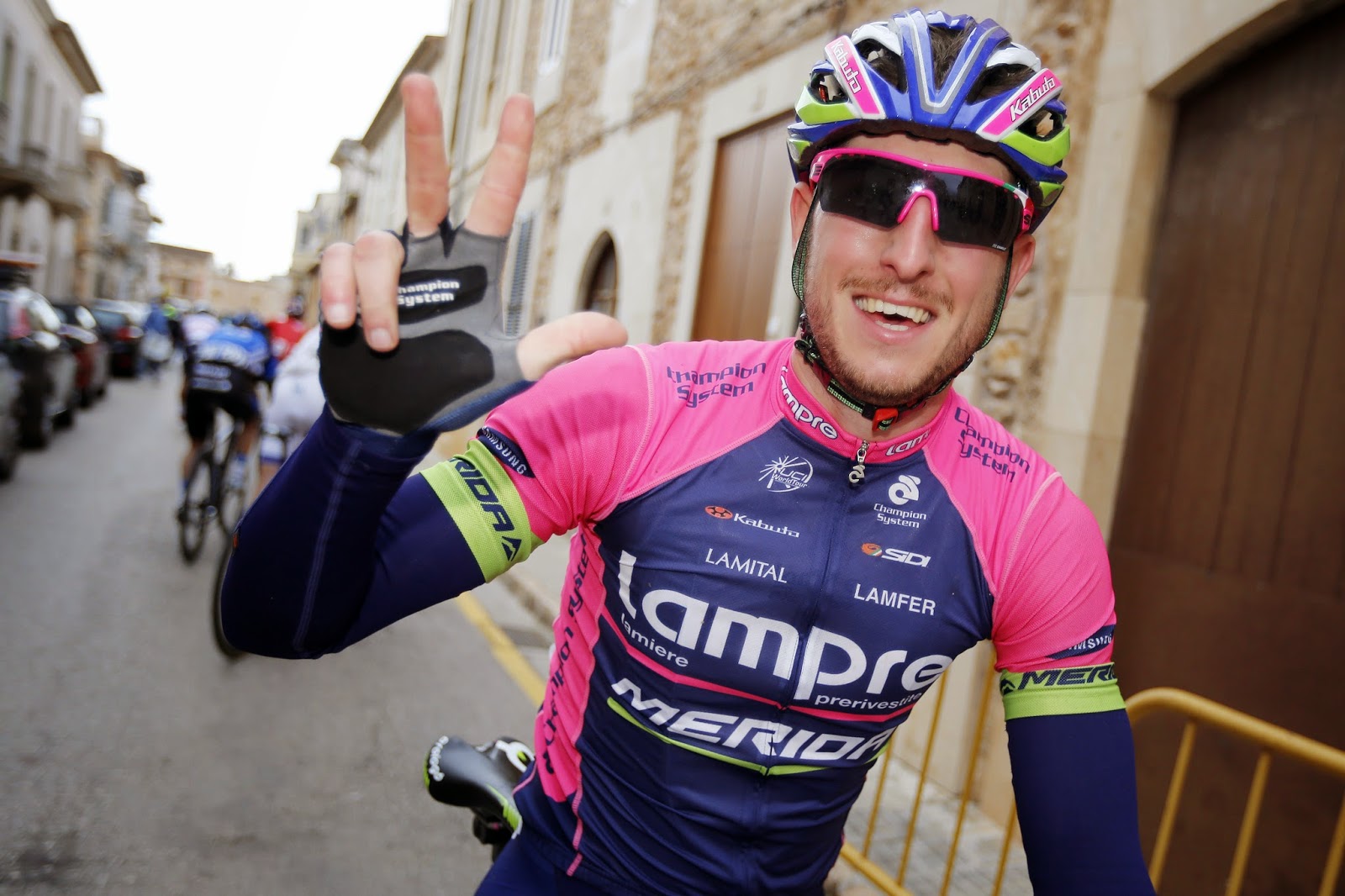 Tonan111 Sacha Modolo tre dita