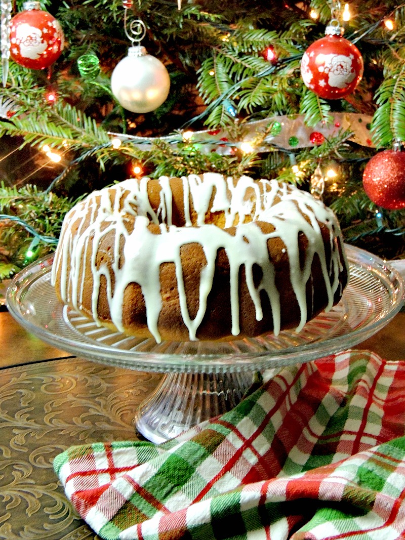 Eggnog Pound Cake is moist, and tender, and full of your favorite holiday flavors from www.bobbiskozykitchen.com